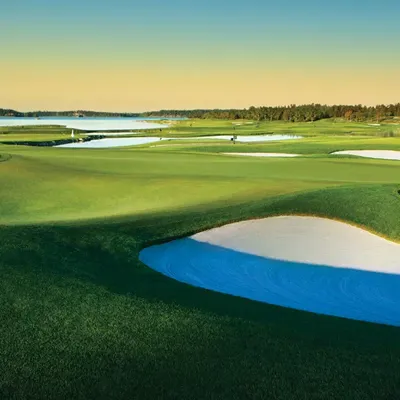 Vibrant, well manicured golf course featuring BESTSAND bright pure white bunker sands used by course superintendants.