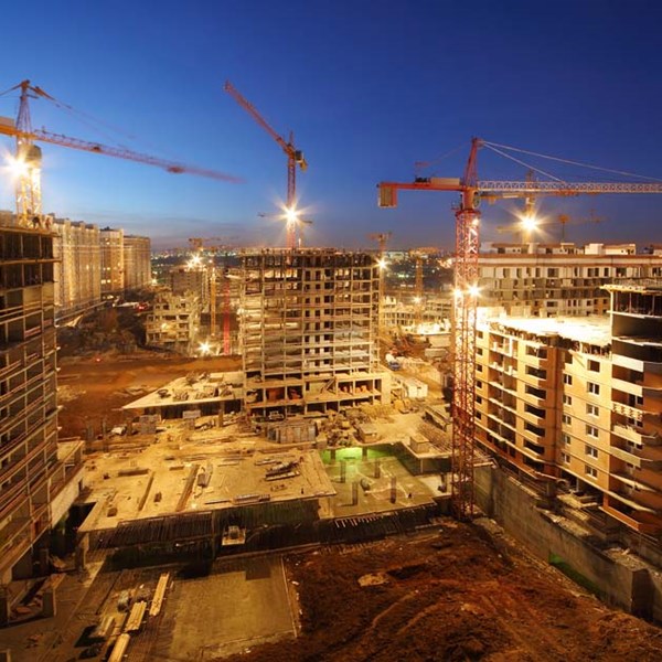 Building construction using GRANUSIL reliable high purity industrial quartz sand for affordable structural components in industrial construction and contractor mixed applications.